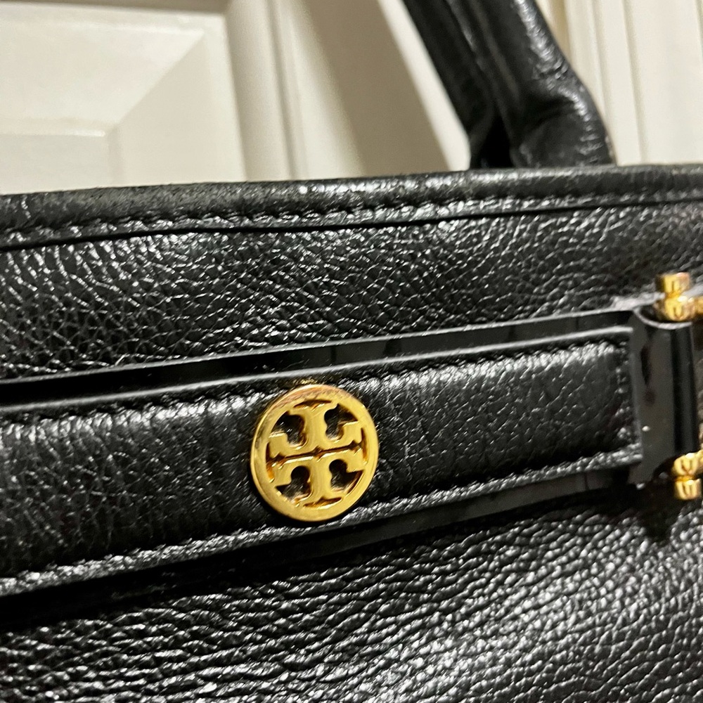 Tory Burch pebble grain leather bag w/ removable strap - Picture 3 of 16
